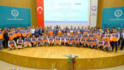 Şırnak Destek AFAD Gönüllülerimize Valimiz Sayın Osman Bilgin’in katılımı ile Sertifika ve Kimlik Takdim Töreni Gerçekleştirdik